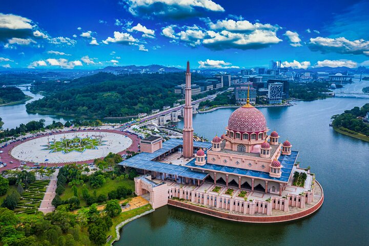 Putrajaya City Tour with Batu Caves & Cruise